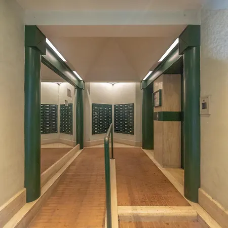 Interno 7-11 Piazza Del Bacio - Italywego